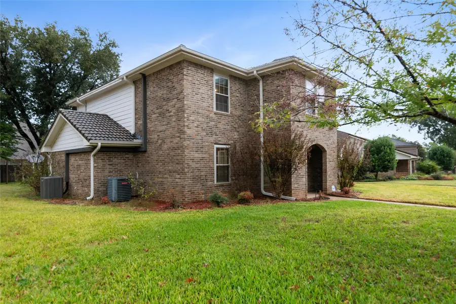 30 Crestwood Drive, Trophy Club, TX 76262 - Image #2