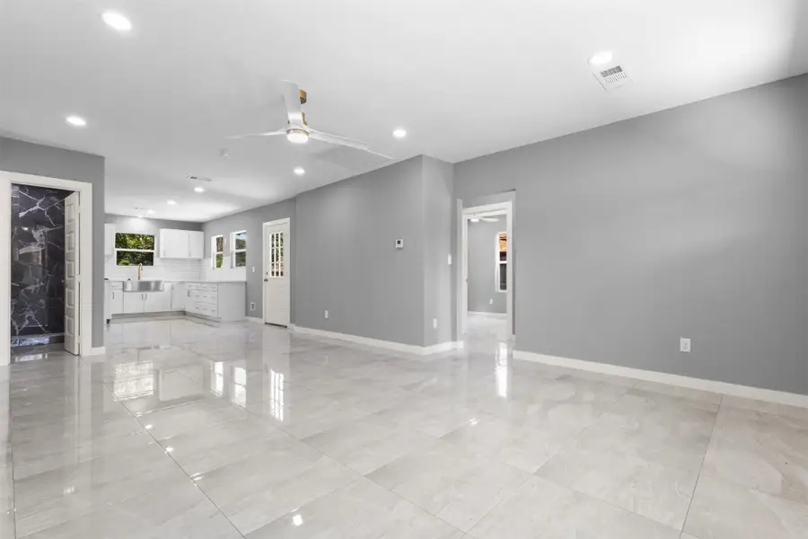 526 SE 11th, Grand Prairie, TX 75051 - Image #2