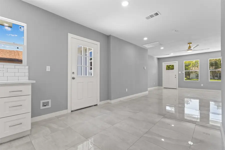 526 SE 11th, Grand Prairie, TX 75051 - Image #3