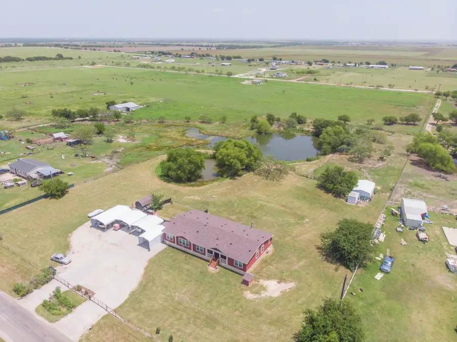 394 Emerald Glenn Lane, Pilot Point, TX 76258 - Image #2