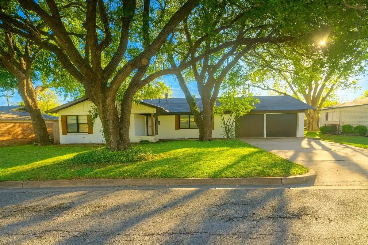 2120 Nottingham Boulevard, Fort Worth, TX 76112 - Image #1