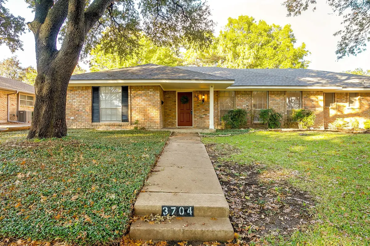 3704 Ashford Avenue, Fort Worth, TX 76133 - Image #1