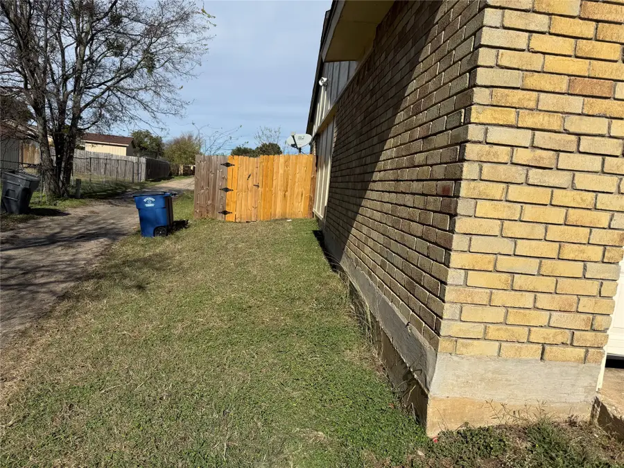 7167 Winterberry Drive, Dallas, TX 75249 - Image #2