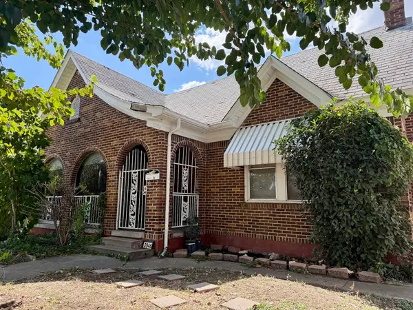 2946 Lipscomb Street, Fort Worth, TX 76110