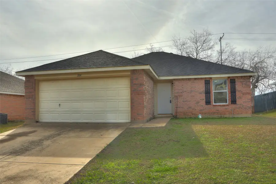 204 Deer Run Drive, Sanger, TX 76266 - Image #2