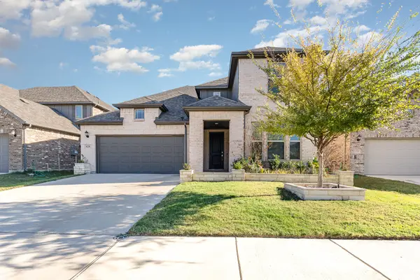 428 Halwin Drive, Fort Worth, TX 76131