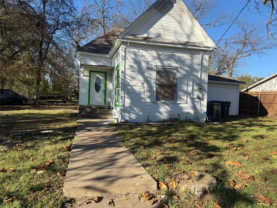 411 W Hester Street, Sherman, TX 75090 - Image #2