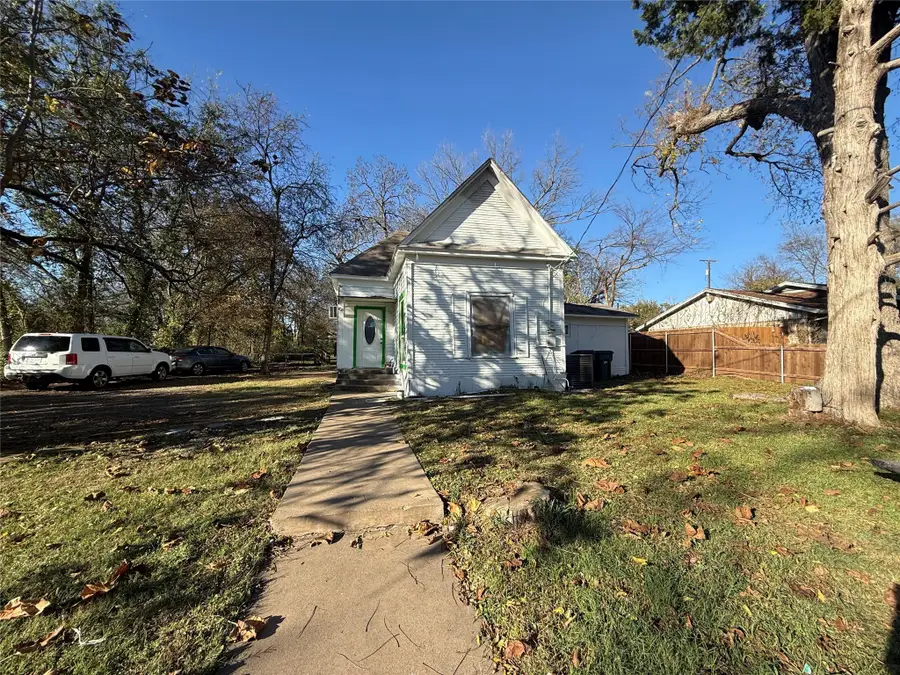 411 W Hester Street, Sherman, TX 75090 - Image #3