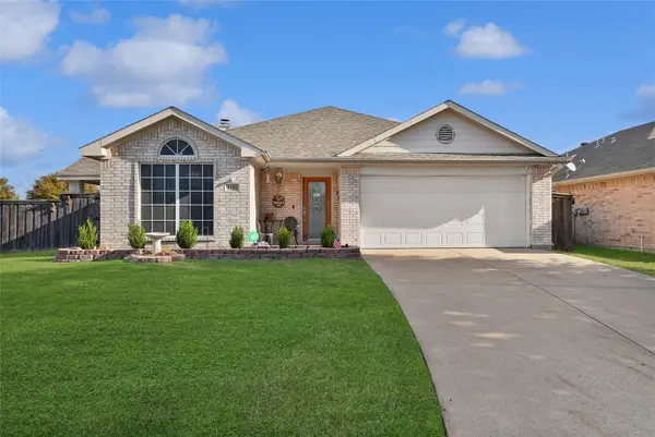 1104 Maria Drive, Grand Prairie, TX 75052