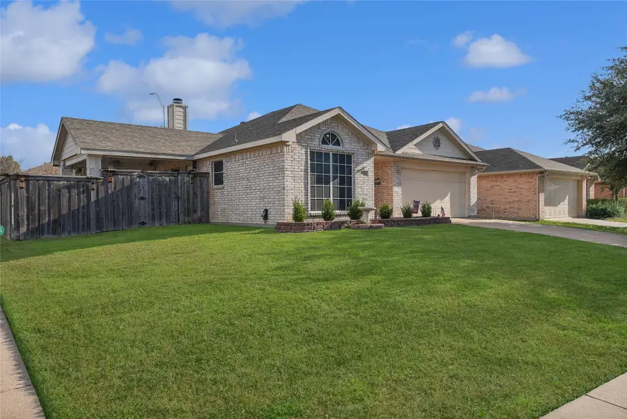 1104 Maria Drive, Grand Prairie, TX 75052 - Image #2
