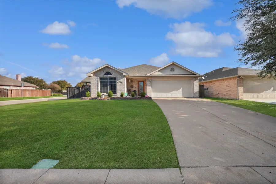 1104 Maria Drive, Grand Prairie, TX 75052 - Image #3
