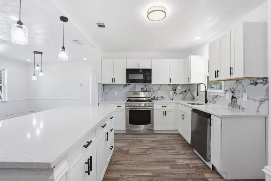 1409 Cloverdale Drive, Fort Worth, TX 76134 - Image #3