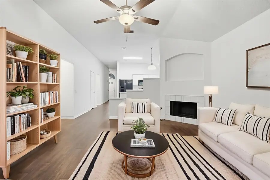 933 Paddington Drive E, Saginaw, TX 76131 - Image #2