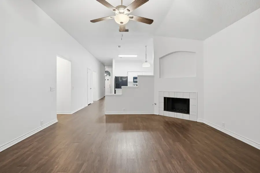 933 Paddington Drive E, Saginaw, TX 76131 - Image #3