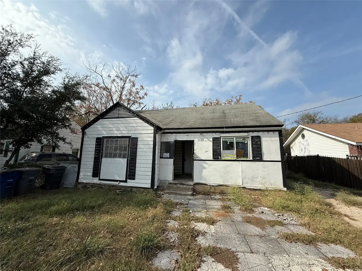 1135 Pleasant Drive, Dallas, TX 75217 - Image #1