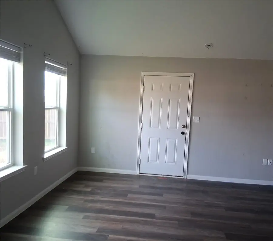 207 E Mccoulskey Street, Terrell, TX 75160 - Image #2