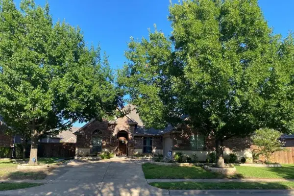 8101 Summerleaf Drive, Arlington, TX 76001