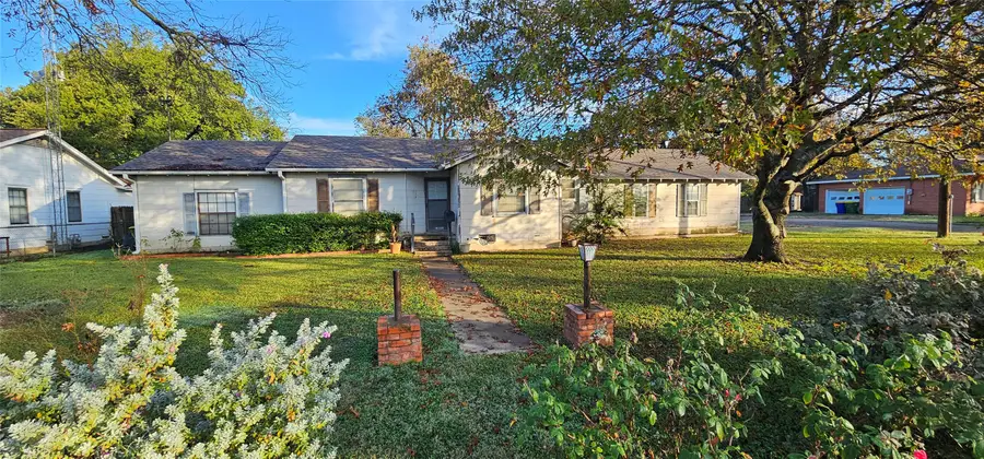 1061 E Walnut Street, Hillsboro, TX 76645 - Image #2