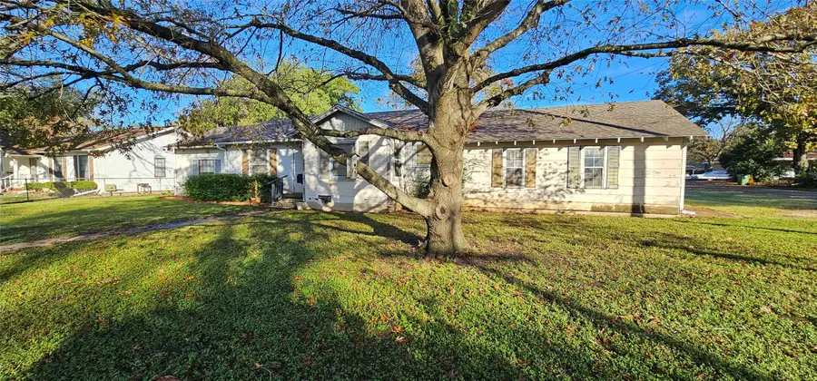 1061 E Walnut Street, Hillsboro, TX 76645 - Image #3