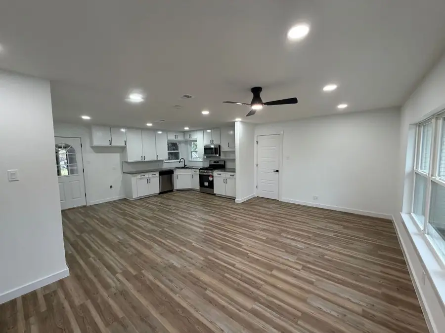 905 Brown Trail, Bedford, TX 76022 - Image #2