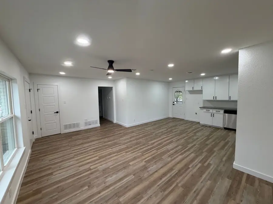 905 Brown Trail, Bedford, TX 76022 - Image #3