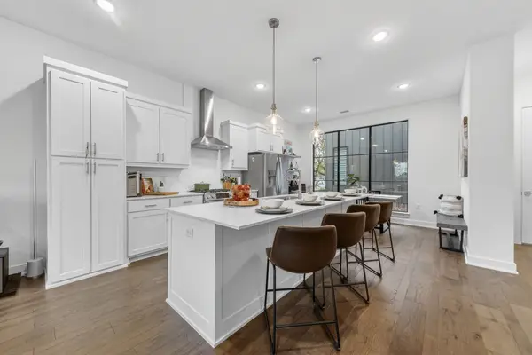 737 N Zang Boulevard #102, Dallas, TX 75208