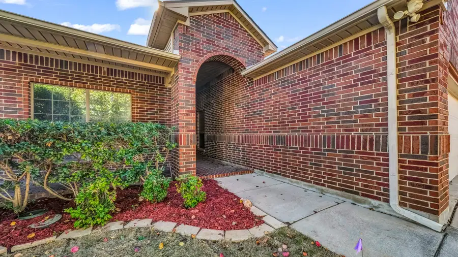 5401 Grayson Ridge Drive, Fort Worth, TX 76179 - Image #2
