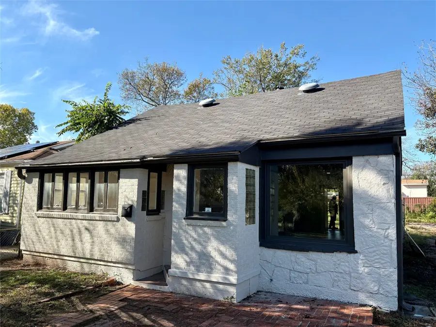 915 Hartsdale Drive, Dallas, TX 75211 - Image #2