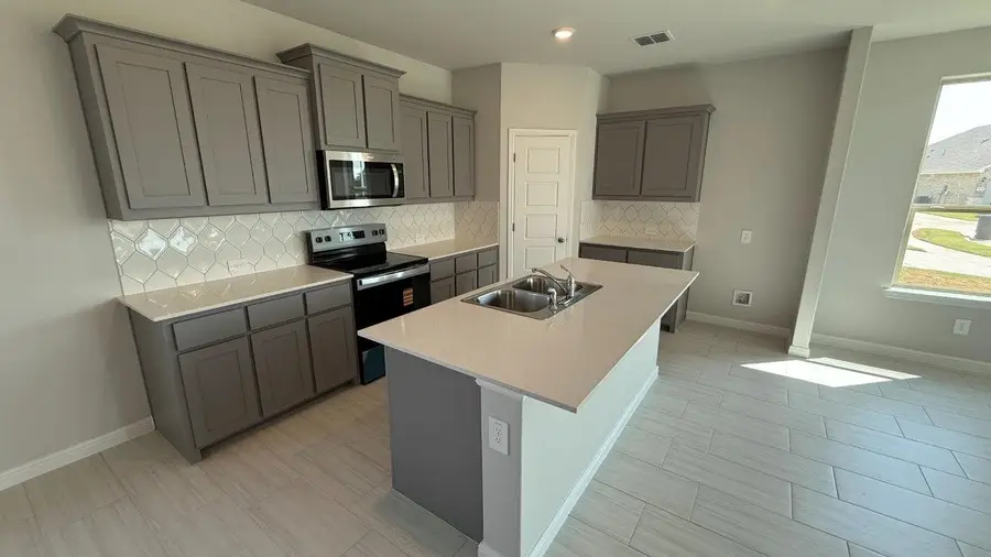 105 Seabiscuit Court, Granbury, TX 76049 - Image #2