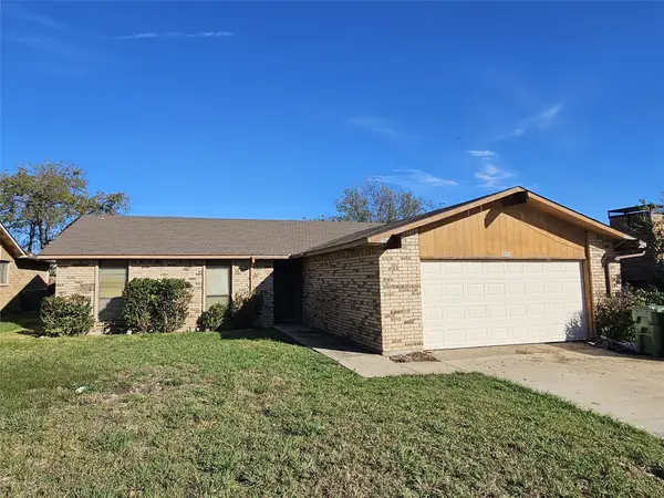 2221 Pennington Drive, Arlington, TX 76014