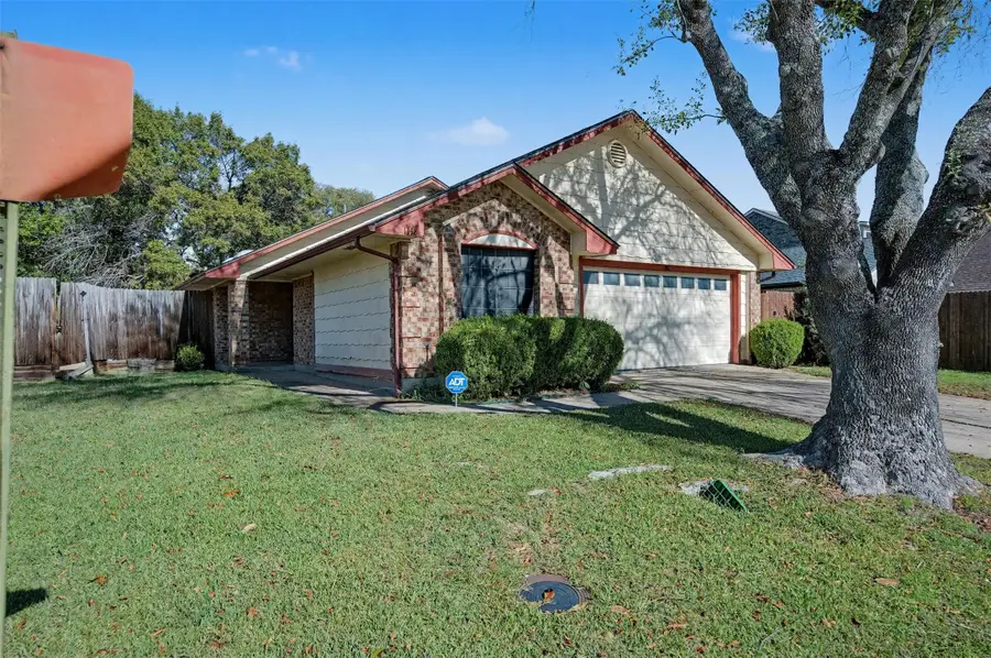 1148 Meadows Drive, Grand Prairie, TX 75052 - Image #3