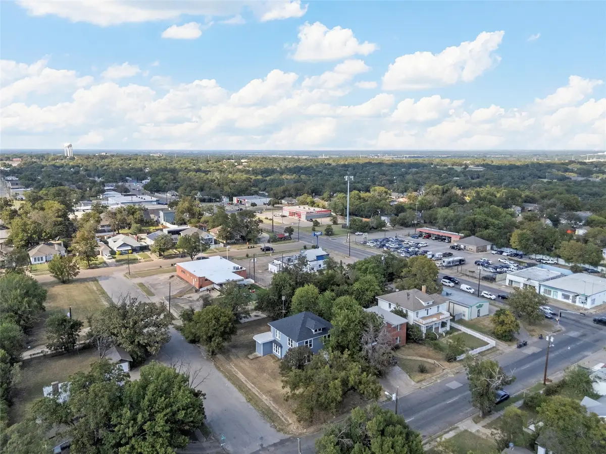 1825 Lyle Avenue, Waco, TX 76708 - Image #1