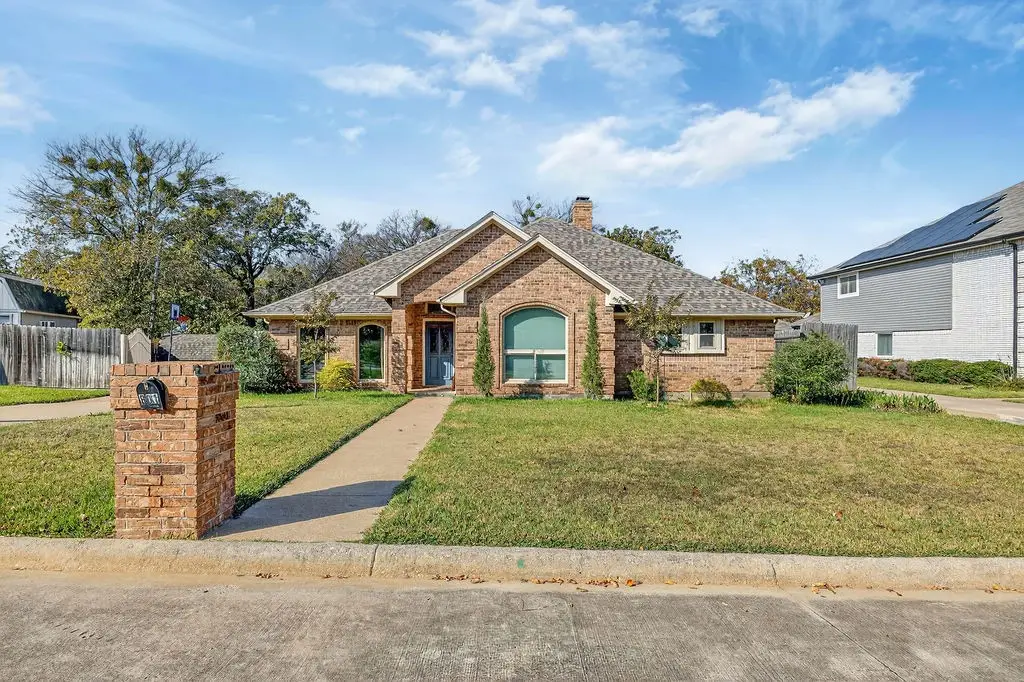 601 Hilltop Court, Kennedale, TX 76060 - Image #1