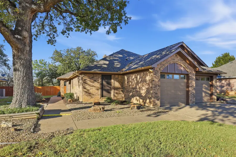 9281 Meandering Drive, North Richland Hills, TX 76182 - Image #2