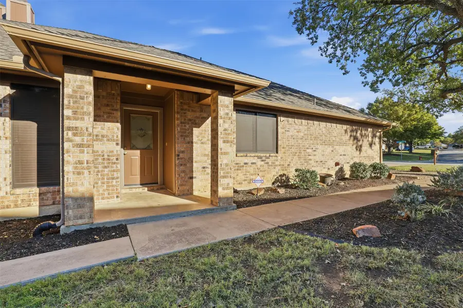 9281 Meandering Drive, North Richland Hills, TX 76182 - Image #3