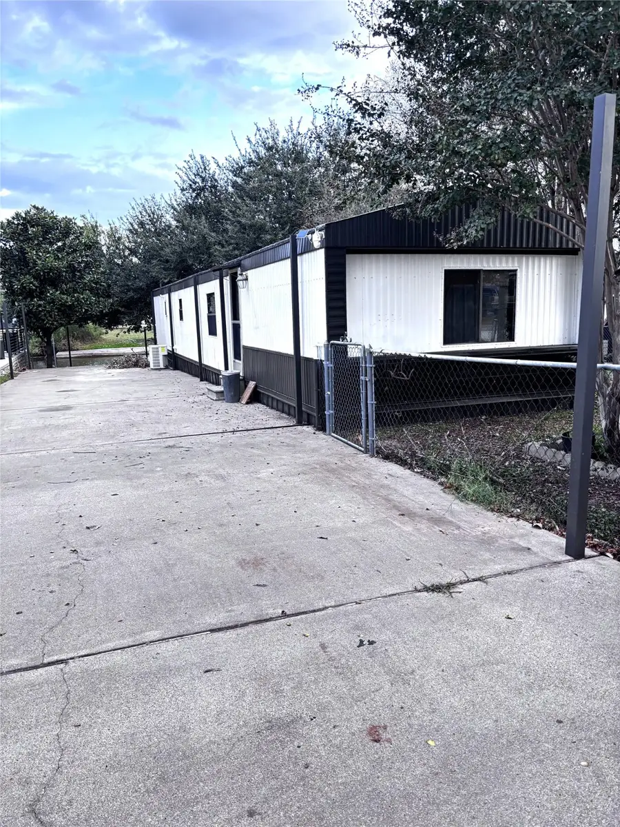 3407 Samoan Court, Granbury, TX 76048 - Image #3