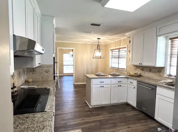 800 Western Hills Drive, Sherman, TX 75092