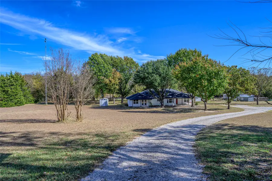 750 Possom Trot Hollow Road, Whitewright, TX 75491 - Image #2