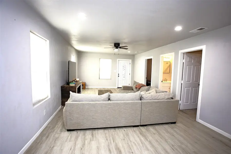 723 Plum Street, Graham, TX 76450 - Image #2