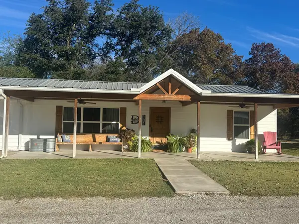 101 Twin Creek Road, Comanche, TX 76442