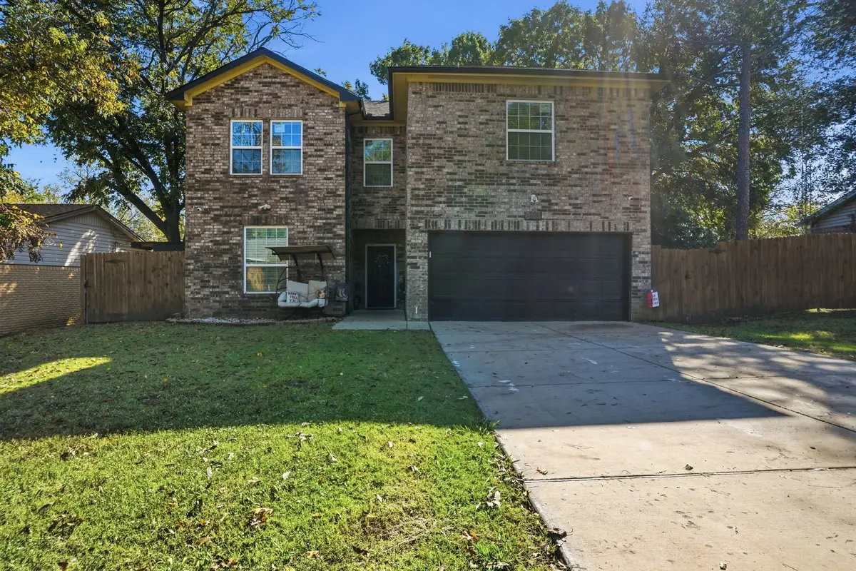 832 N Atkerson Lane, Euless, TX 76040 - Image #1