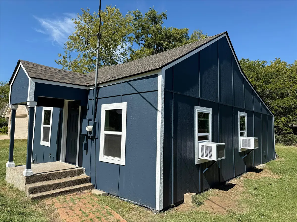 638 E Walcott Street, Pilot Point, TX 76258 - Image #1