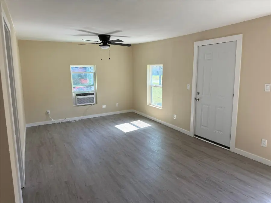 638 E Walcott Street, Pilot Point, TX 76258 - Image #3