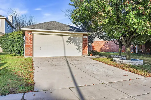 2813 Coyote Ridge Drive, Fort Worth, TX 76244