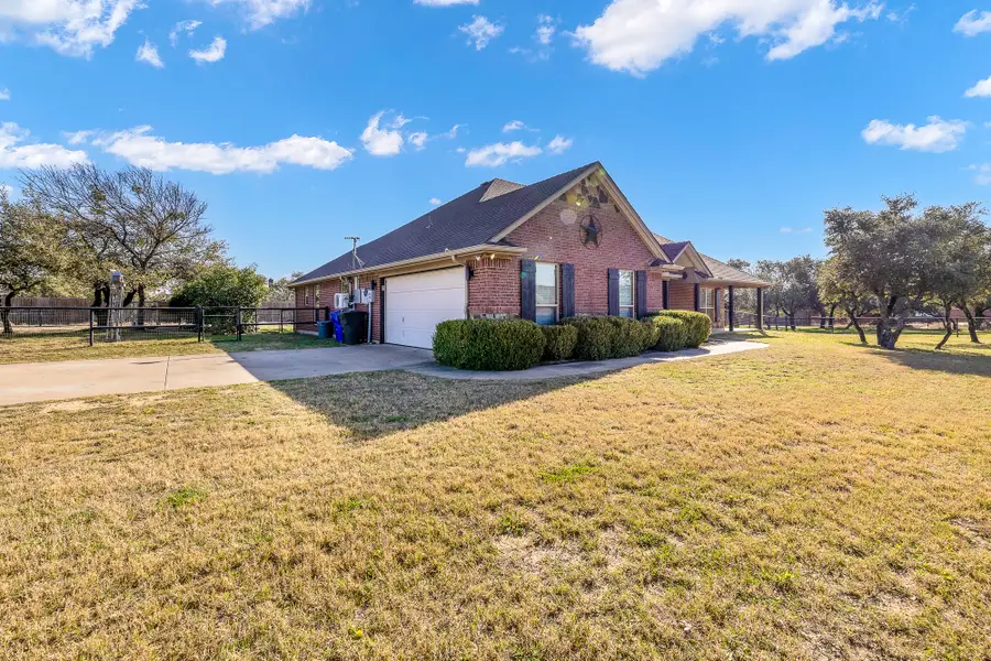 116 Miramar Circle, Weatherford, TX 76085 - Image #2