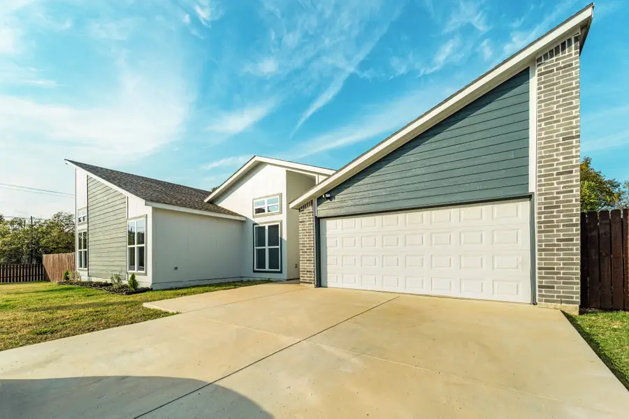 11915 Carson, Balch Springs, TX 75180 - Image #3