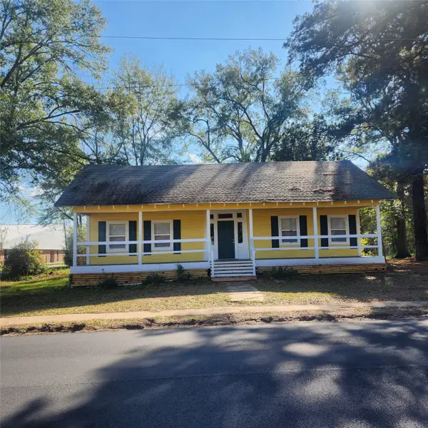 827 E Carrol Street, Coushatta, LA 71019