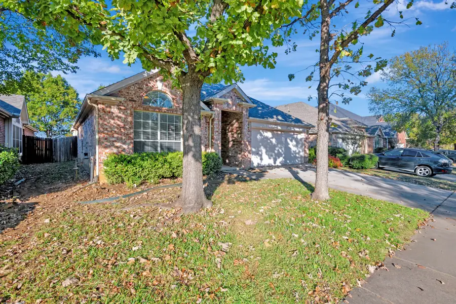 107 Crepe Myrtle Drive, Euless, TX 76039 - Image #2