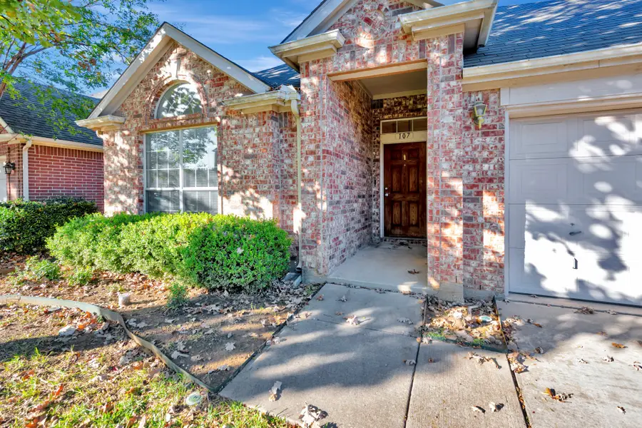 107 Crepe Myrtle Drive, Euless, TX 76039 - Image #3