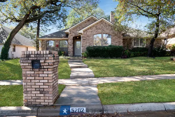 5202 Bradley Lane, Arlington, TX 76017